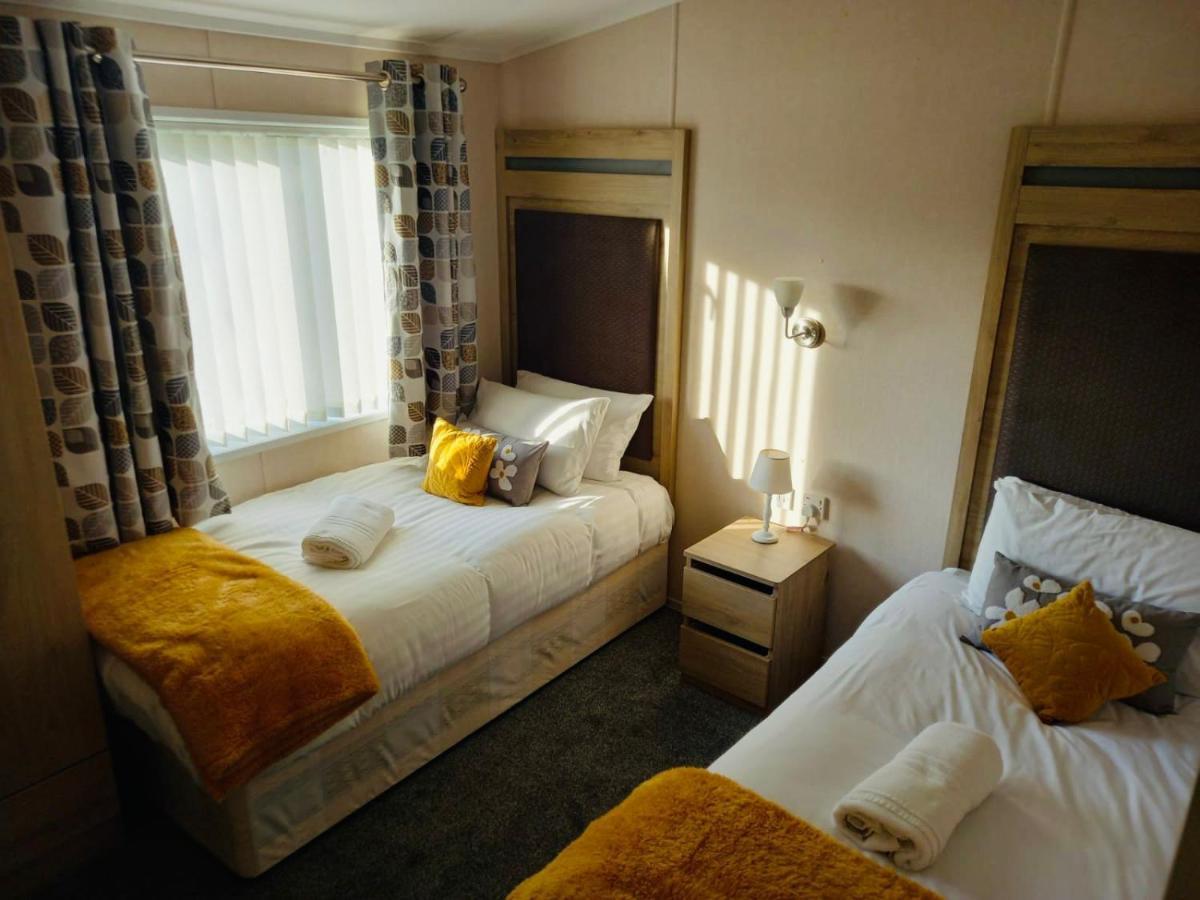 Rowan Lodge With Hot Tub مالتون المظهر الخارجي الصورة