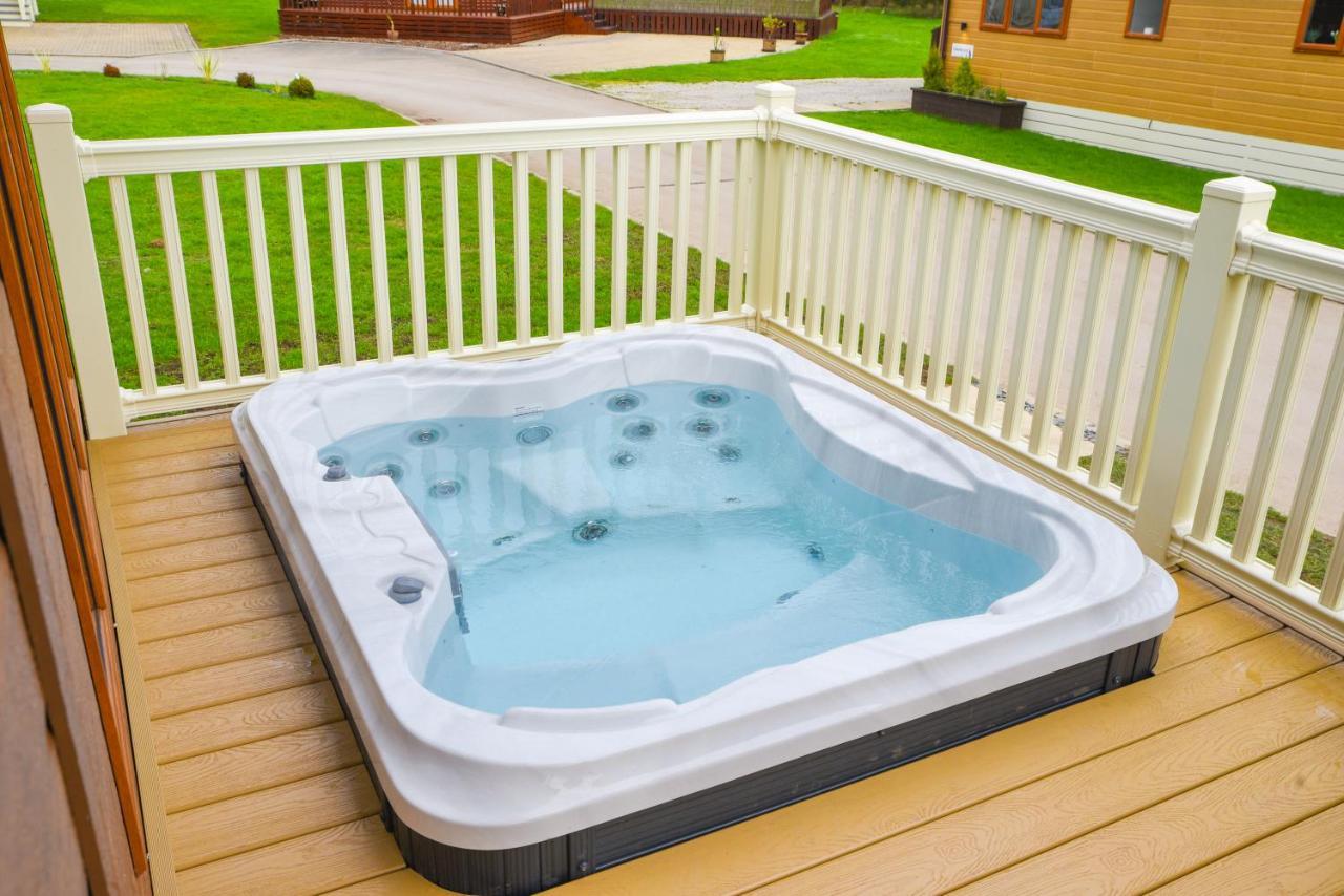 Rowan Lodge With Hot Tub مالتون المظهر الخارجي الصورة